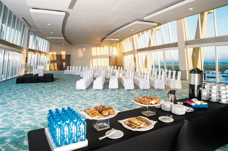 Krystal Urban Cancun Malecon 11