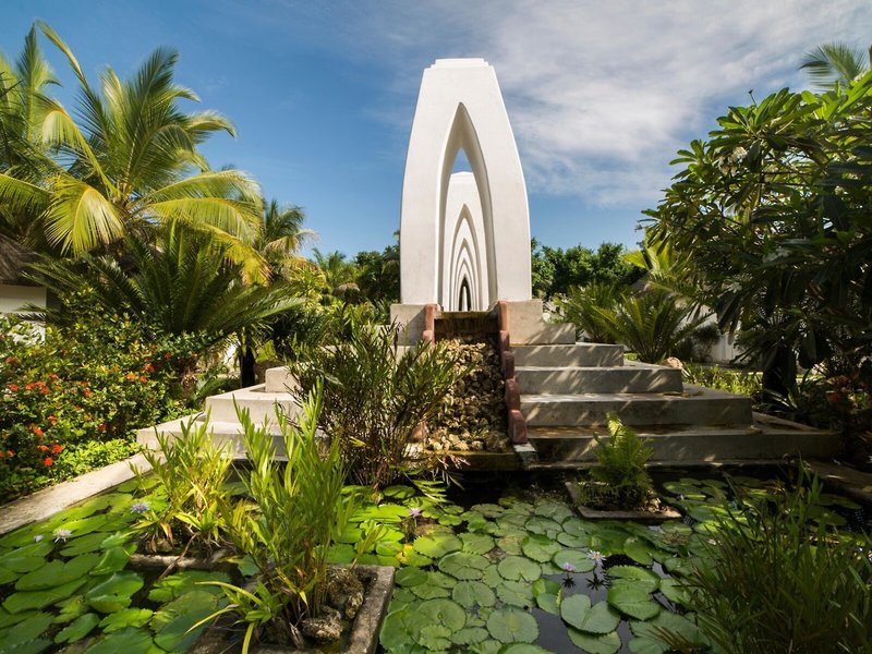 Constance Aiyana  33