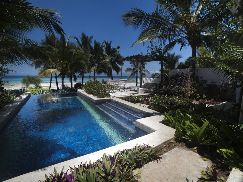 Constance Aiyana  38