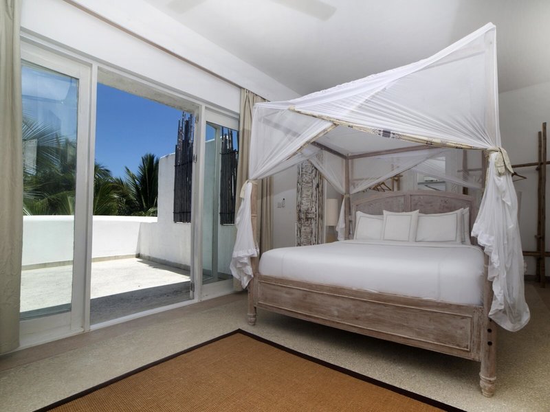 Constance Aiyana  39