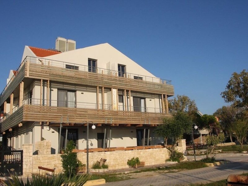 Aura Boutique Hotel 3*