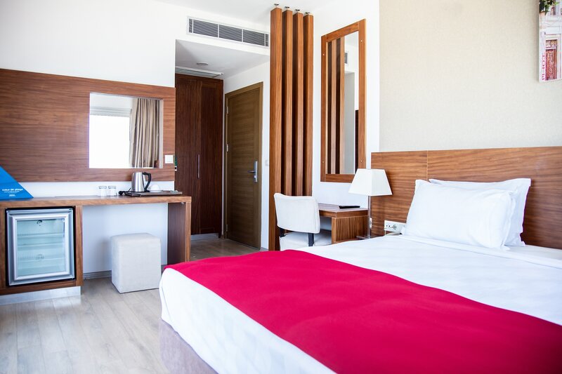 La Quinta by Wyndham Cesme 11