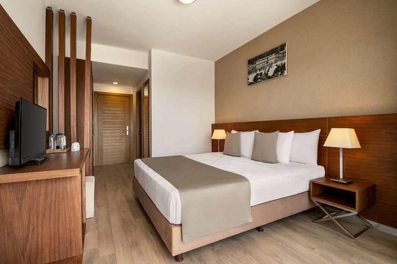 La Quinta by Wyndham Cesme 7