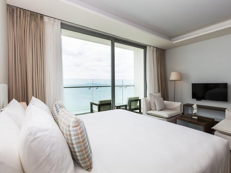 A La Carte Danang Beach 20
