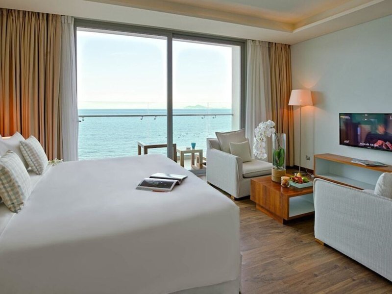 A La Carte Danang Beach 24