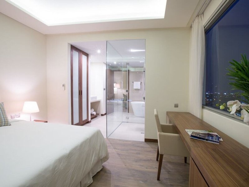 A La Carte Danang Beach 28