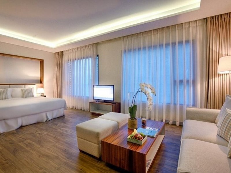A La Carte Danang Beach 36