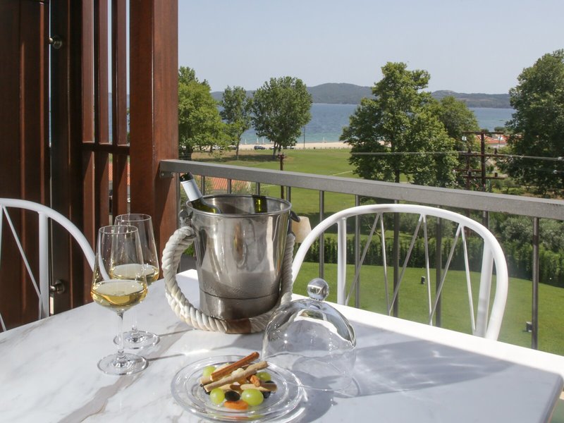 Avaton Luxury Villas Resort Relais & Chateaux 10