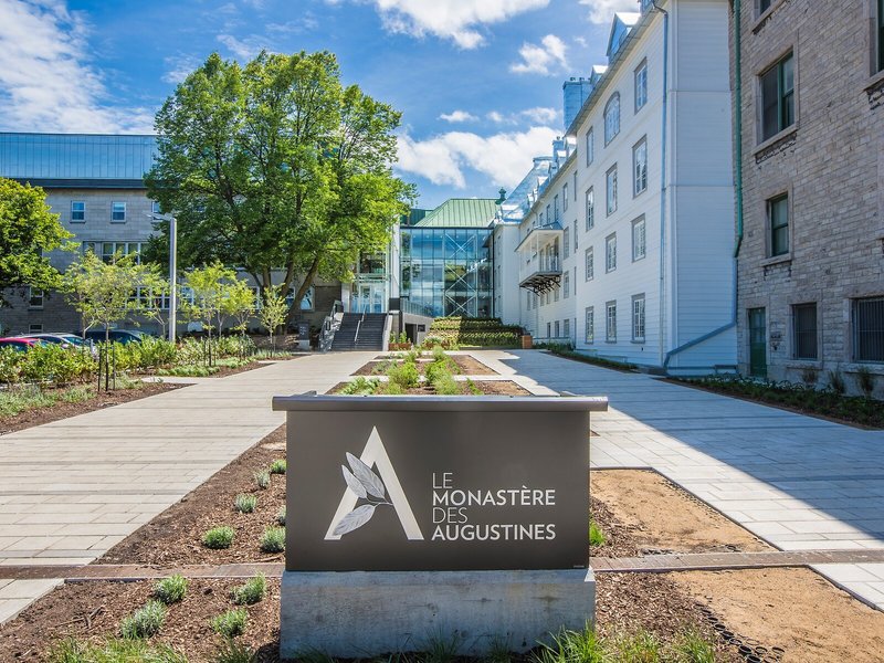 Le Monastere Des Augustines 1