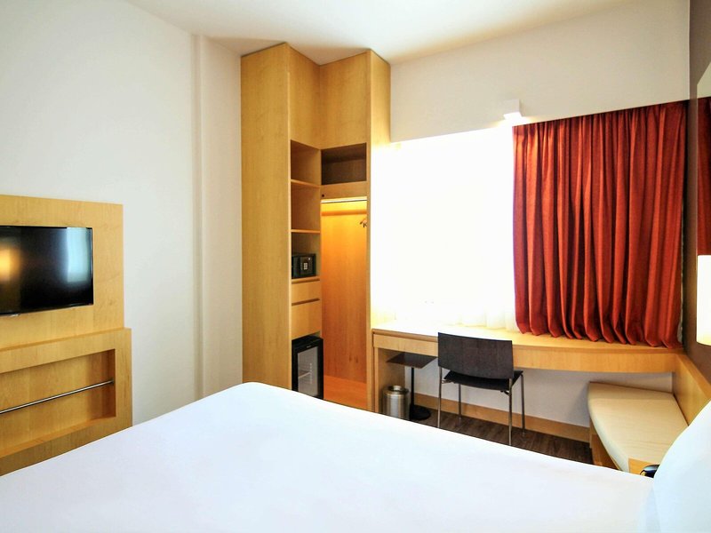 ibis One Central 24