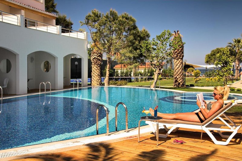 Batihan Beach Resort & Spa 3