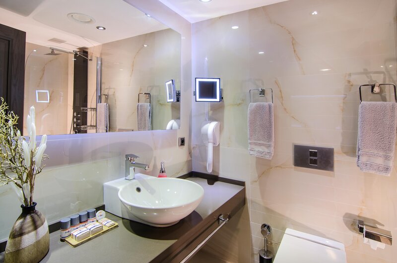 Grand Blue Sky International 19