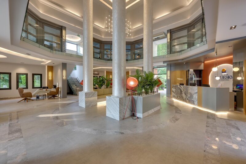 Grand Blue Sky International 38