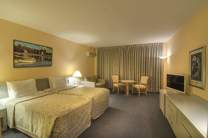 Grand Blue Sky International 79