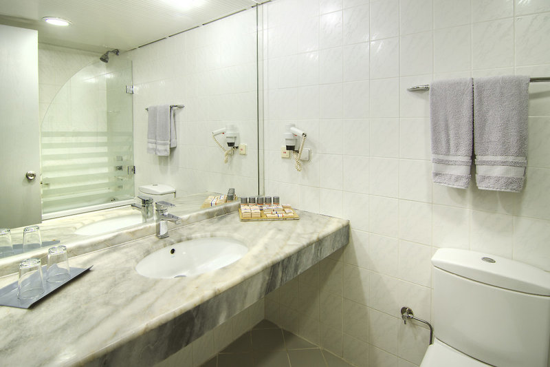 Grand Blue Sky International 80