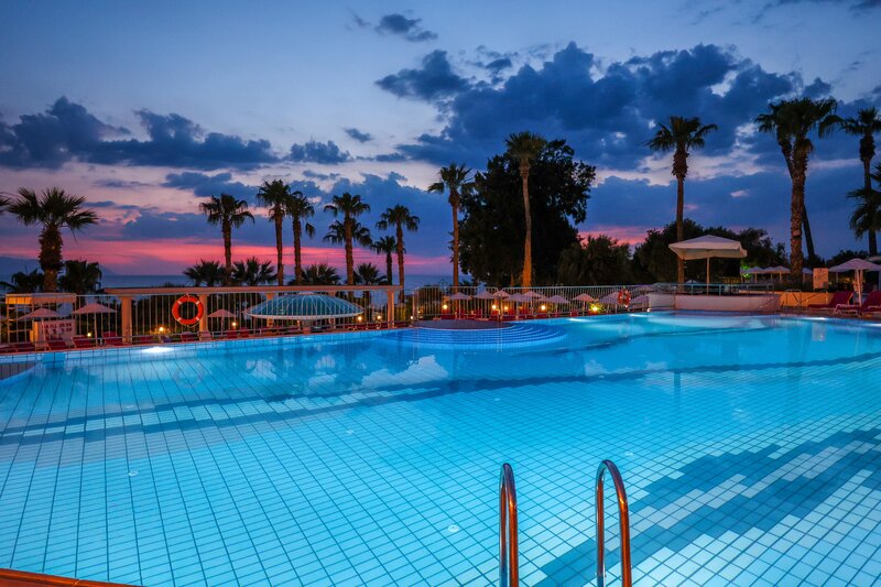 Grand Blue Sky International 4