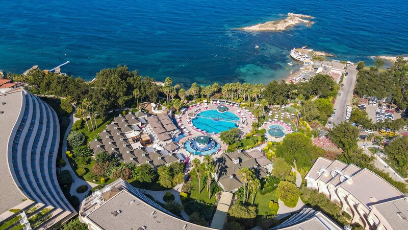 Grand Blue Sky International 12