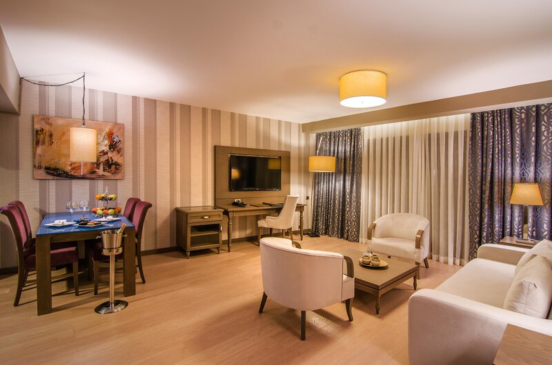 Grand Blue Sky International 17