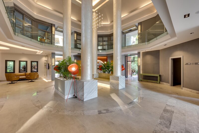 Grand Blue Sky International 21