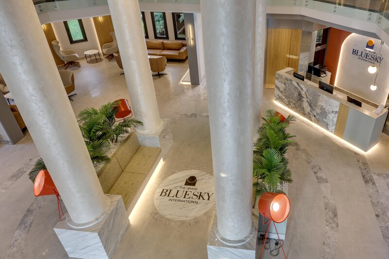 Grand Blue Sky International 45