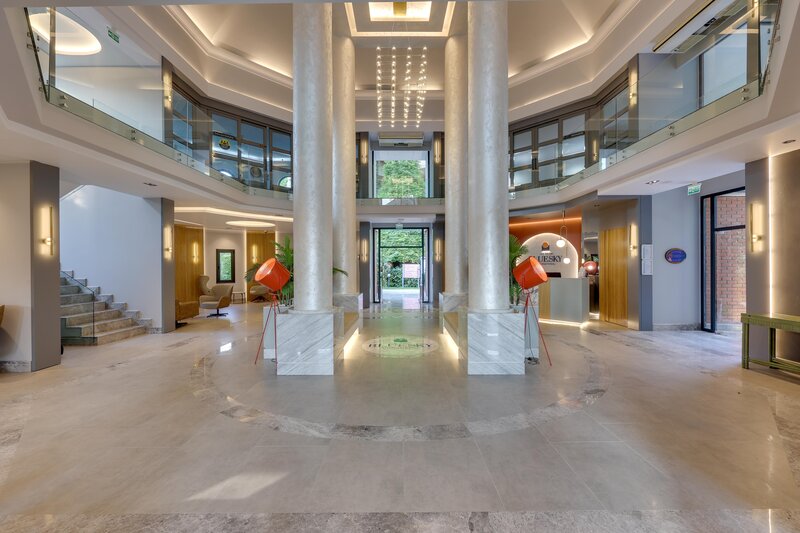 Grand Blue Sky International 46