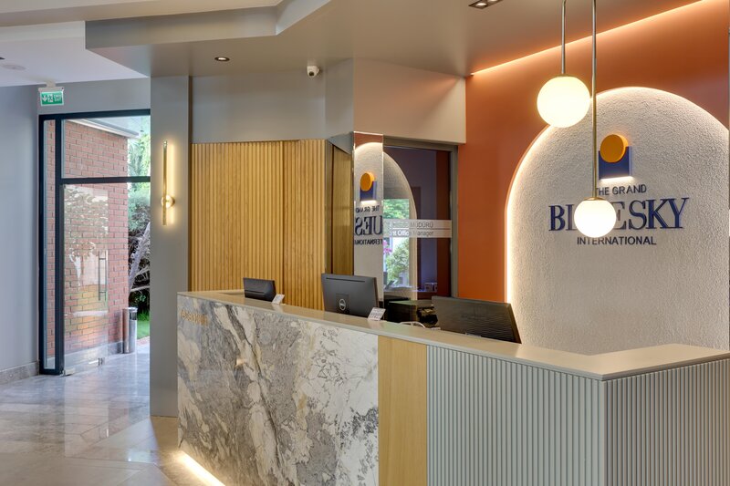 Grand Blue Sky International 48