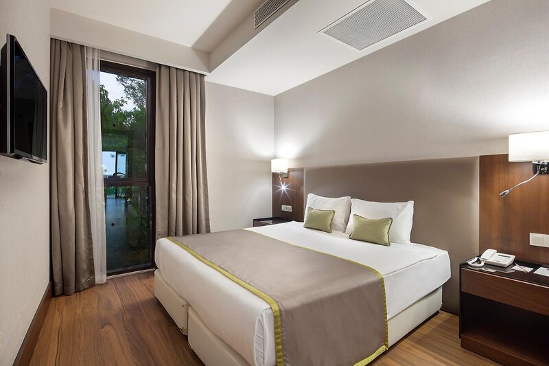 Trendy Hotel Lara 69