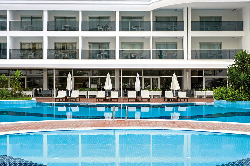Laguna Beach Alya Resort 10