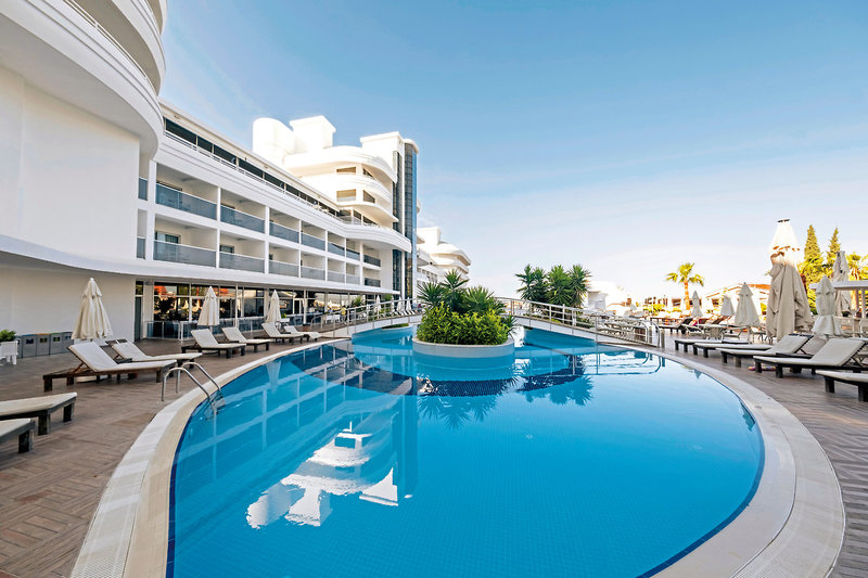 Laguna Beach Alya Resort 11