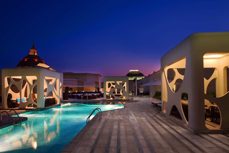 V Hotel Curio Collection by Hilton  4