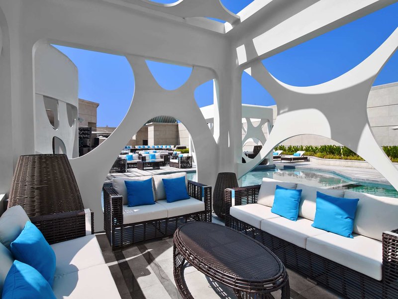 V Hotel Curio Collection by Hilton  5