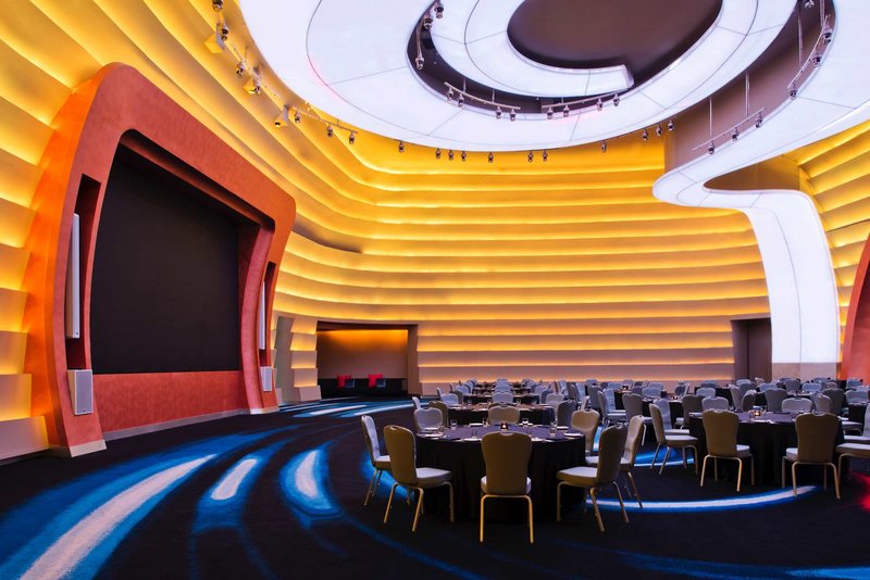 V Hotel Curio Collection by Hilton  16