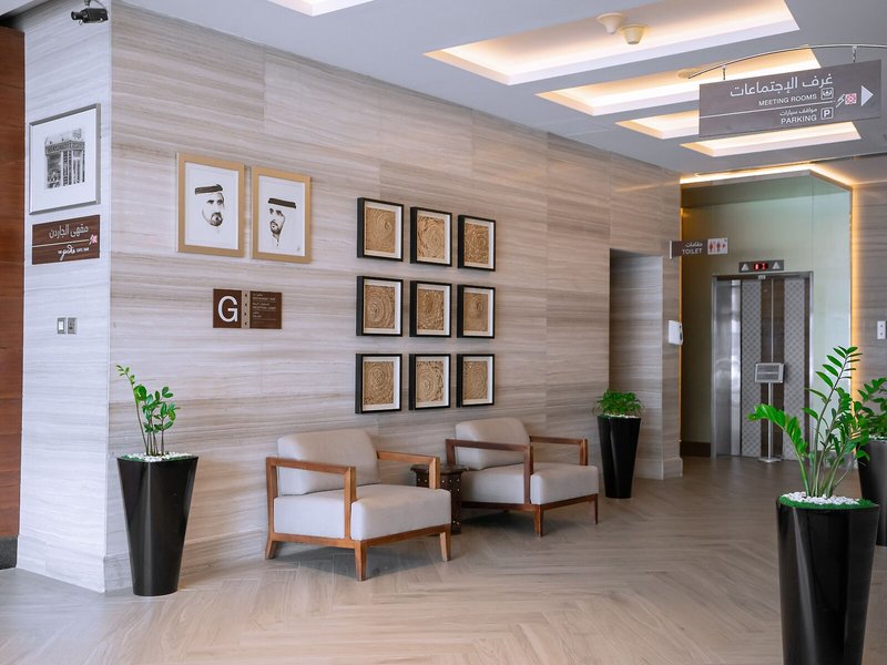 Hilton Garden Inn Dubai Al Muraqabat 8 - Lounge / Lobby