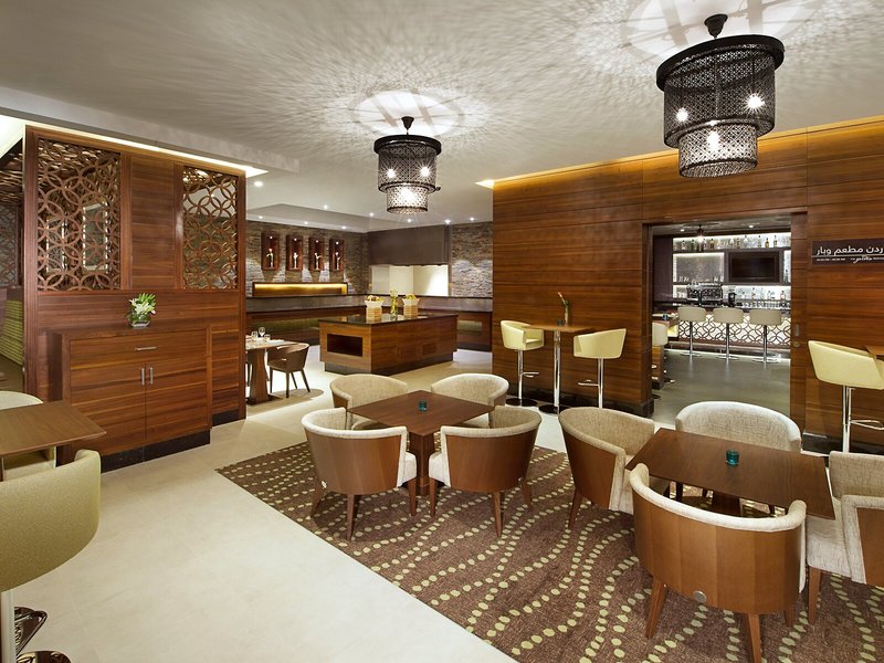 Hilton Garden Inn Dubai Al Muraqabat 12 - Restaurant