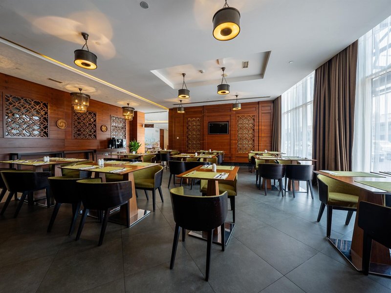 Hilton Garden Inn Dubai Al Muraqabat 15 - Restaurant