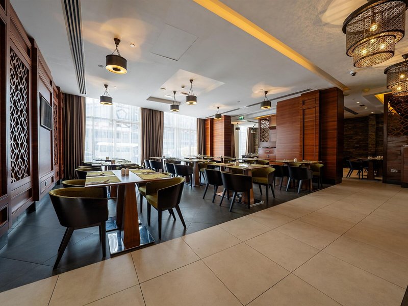 Hilton Garden Inn Dubai Al Muraqabat 19 - Restaurant