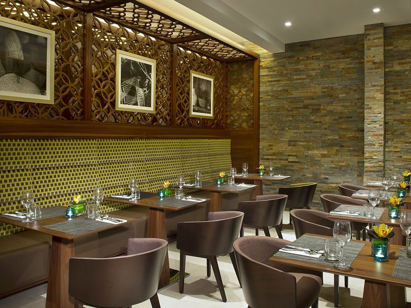 Hilton Garden Inn Dubai Al Muraqabat 20 - Restaurant