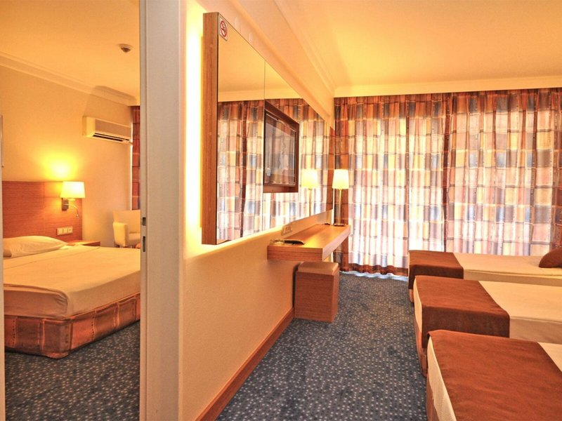 Club Hotel Grand Efe 21