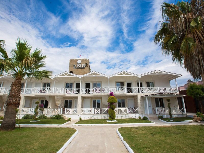 Risus Beach Resort Hotel 3