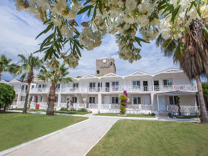 Risus Beach Resort Hotel 4