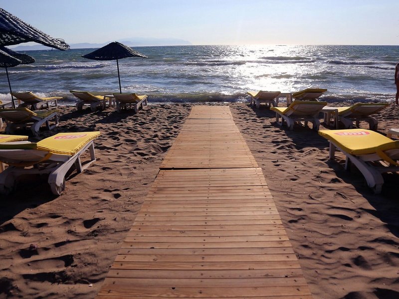 Risus Beach Resort Hotel 11