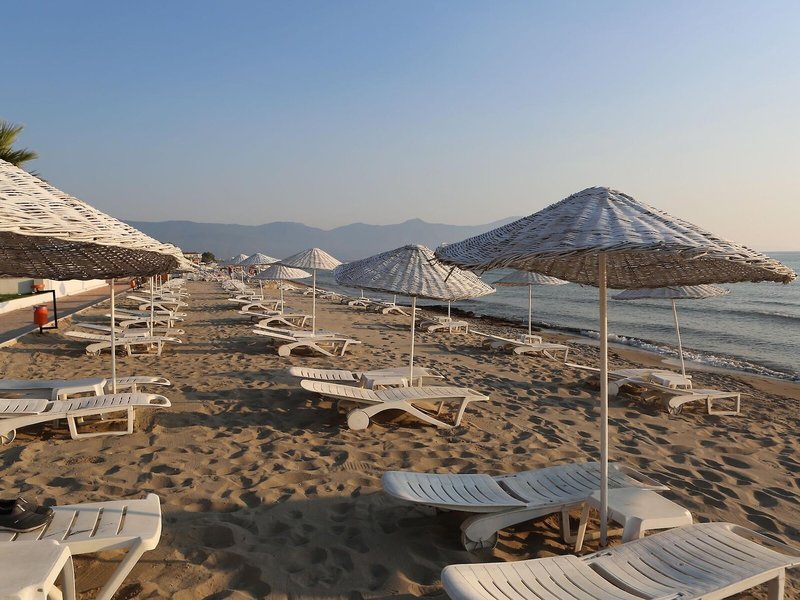 Risus Beach Resort Hotel 12