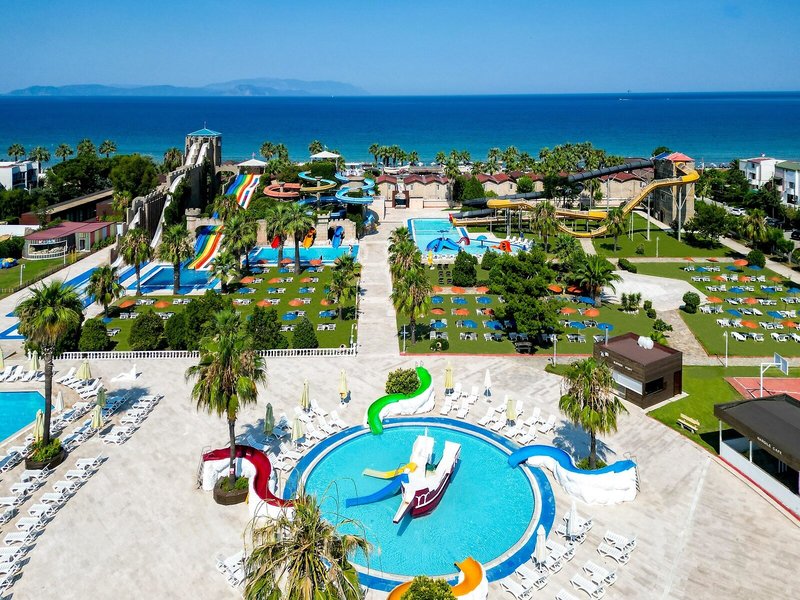 Risus Beach Resort Hotel 6