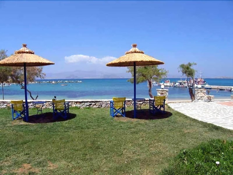 Agia Anna Studios & Apartments 4