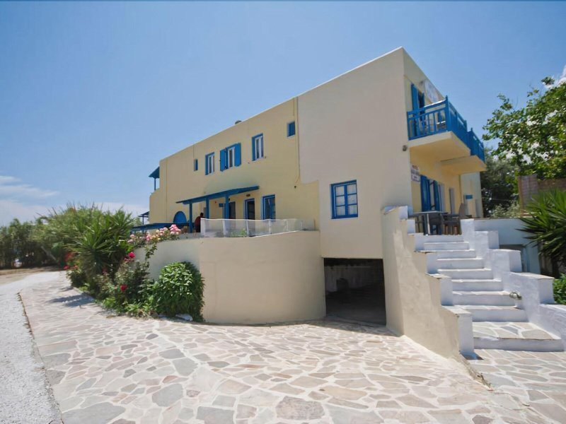 Agia Anna Studios & Apartments 8