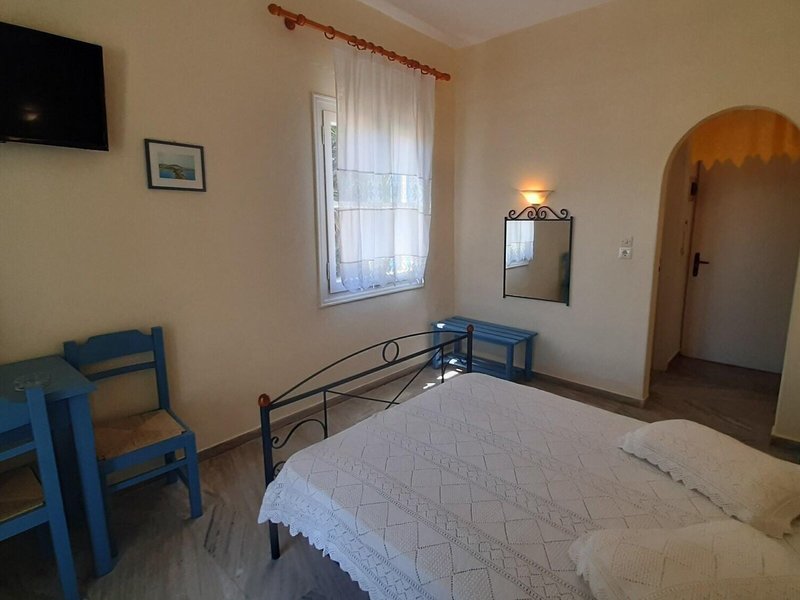 Agia Anna Studios & Apartments 25