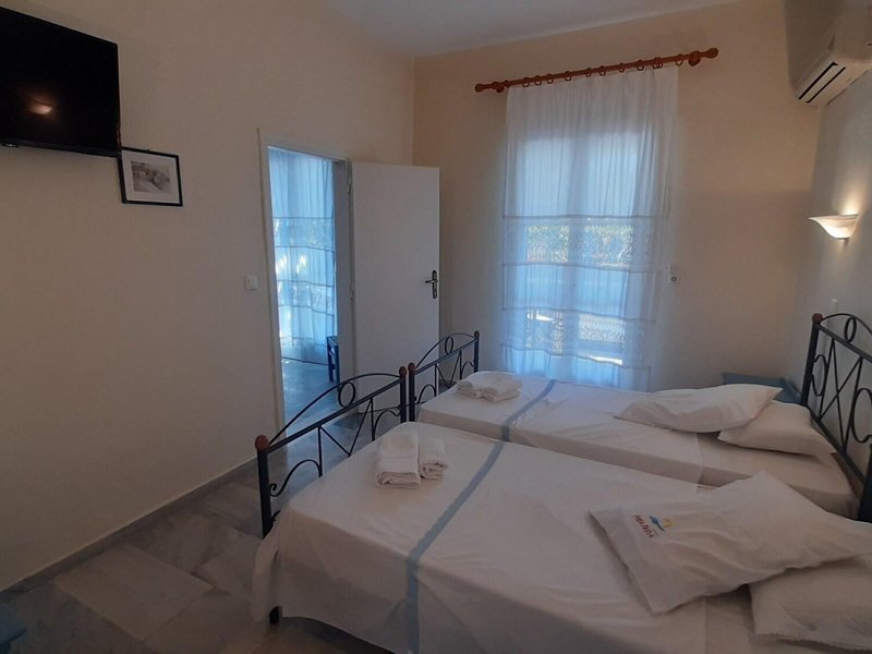 Agia Anna Studios & Apartments 39