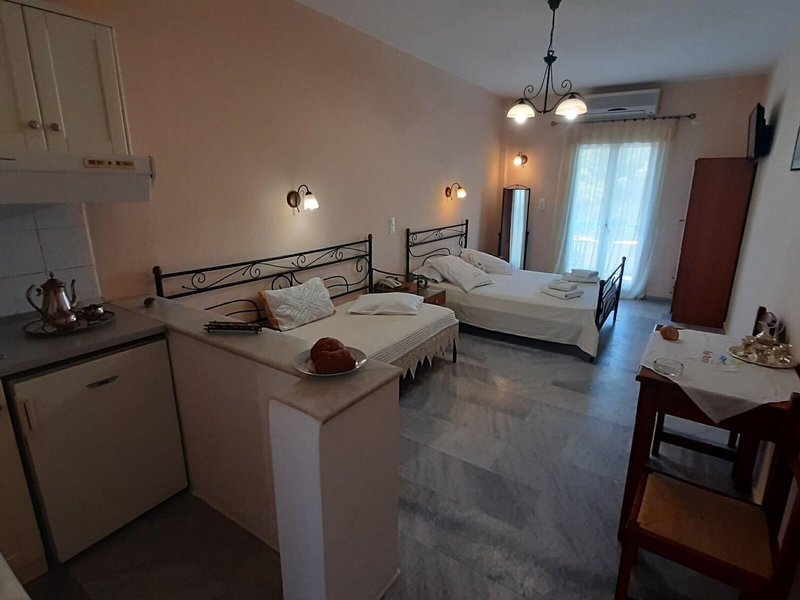 Agia Anna Studios & Apartments 40