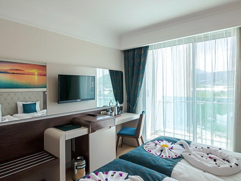 The Lumos Deluxe Resort Hotel & Spa 2