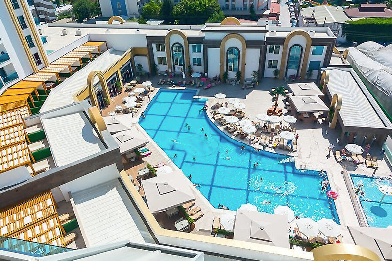 The Lumos Deluxe Resort Hotel & Spa 8